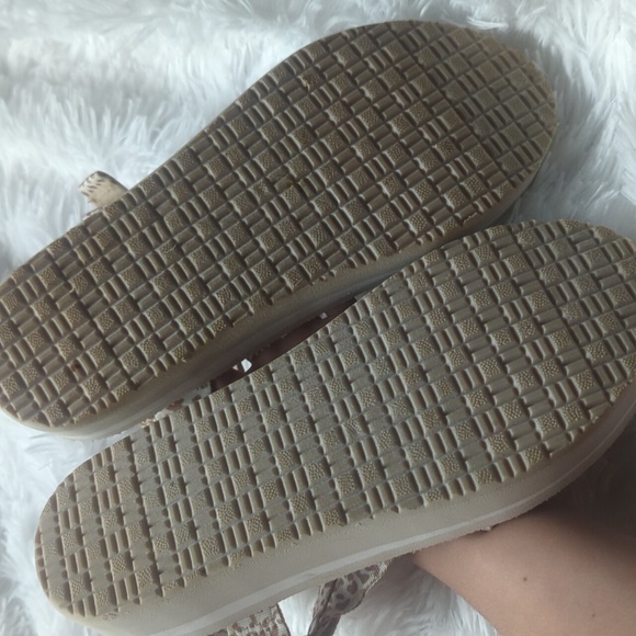 Brand new cheetah print sandals - Picture 3 of 4